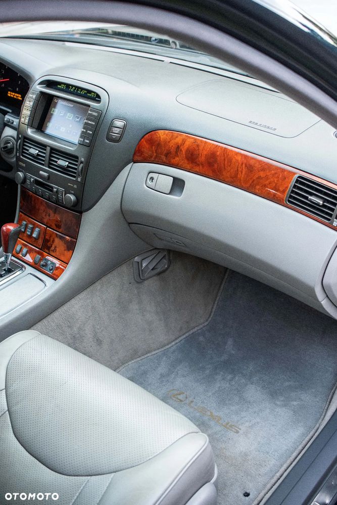 Lexus LS - 38