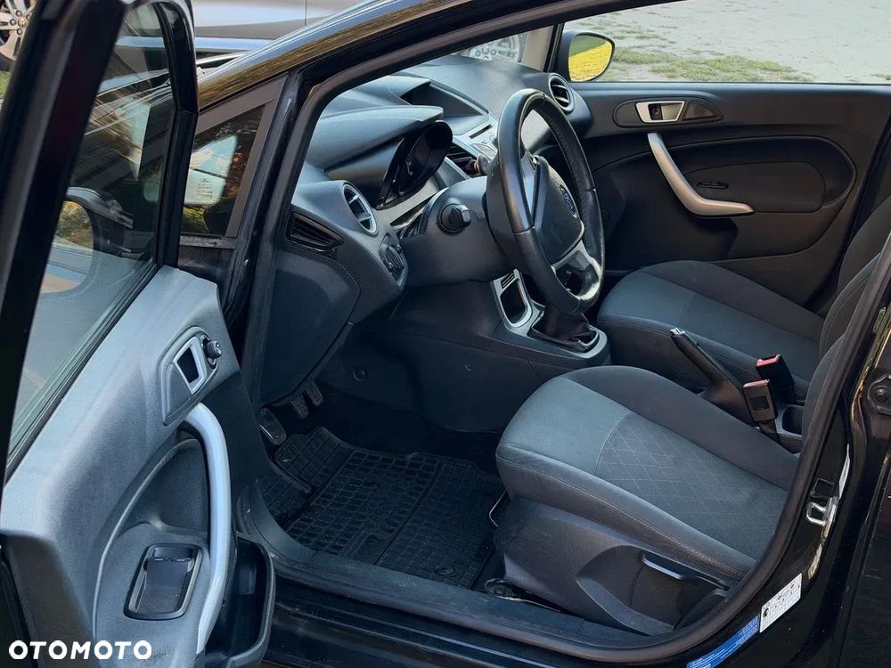 Ford Fiesta - 22