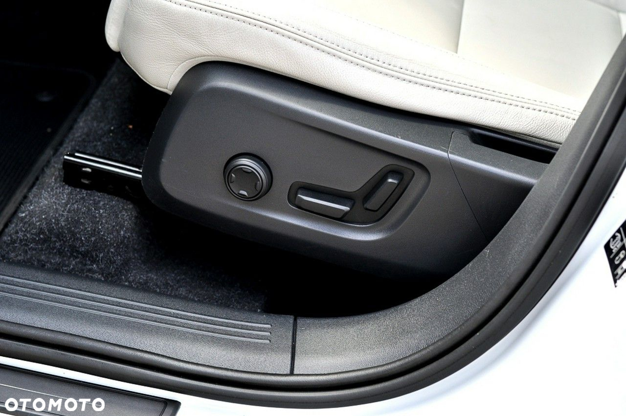Volvo XC 40 D3 AWD Momentum - 12