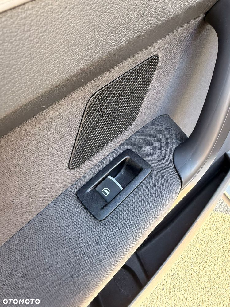 Volkswagen Touran 1.6 TDI DPF Comfortline DSG - 34