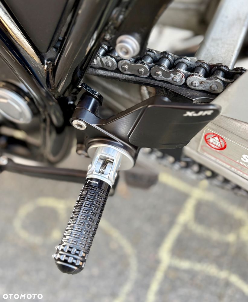 Yamaha XJR - 11