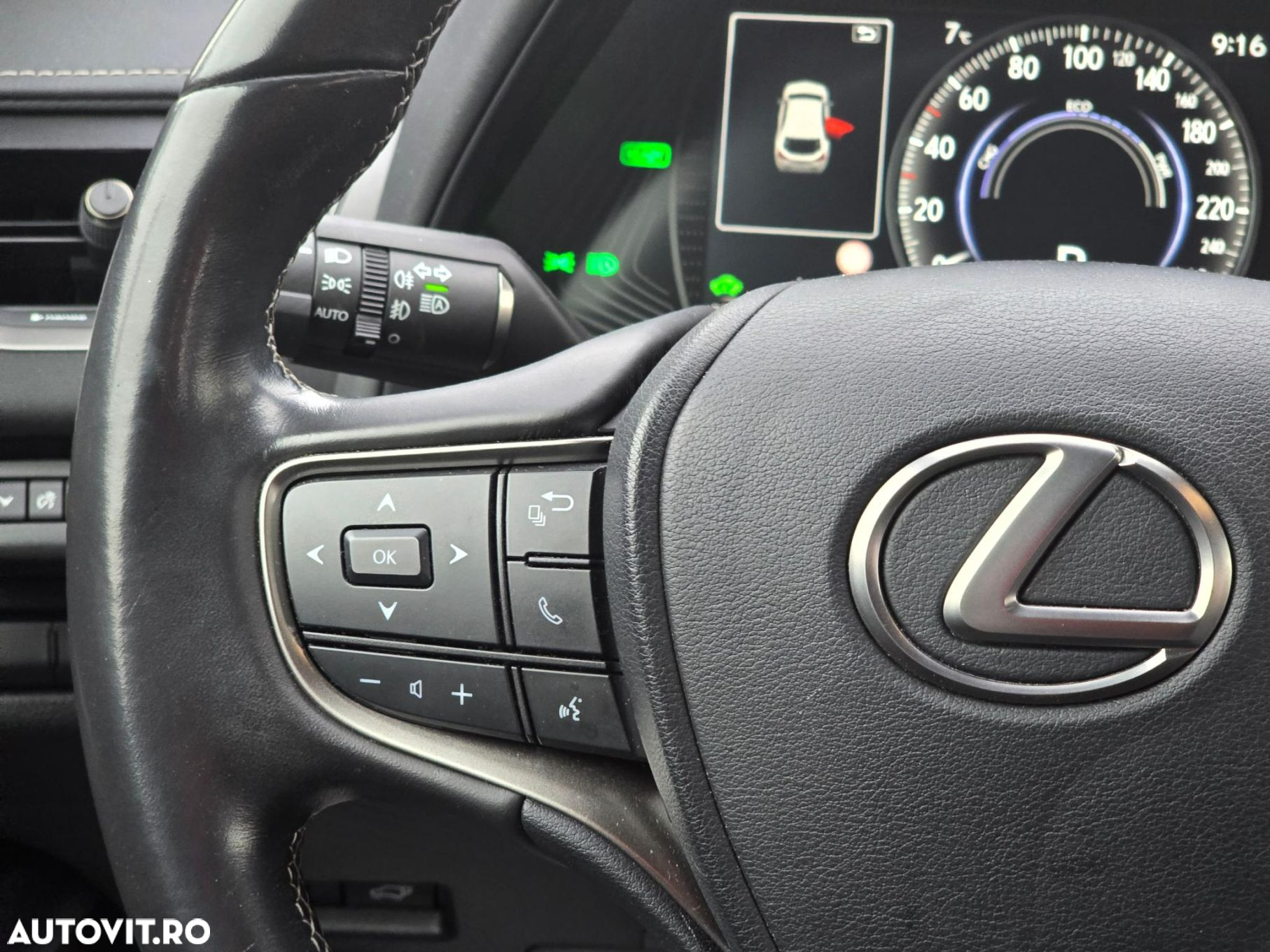 Lexus UX 250h 2.0L HEV 20H- (178 HP) 4X2 CVT Executive - 14