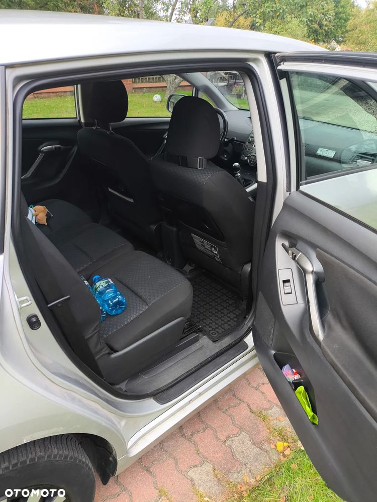 Toyota Verso 2.0 D-4D Luna 7os - 16