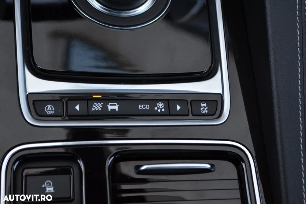 Jaguar F-Pace S AWD - 24