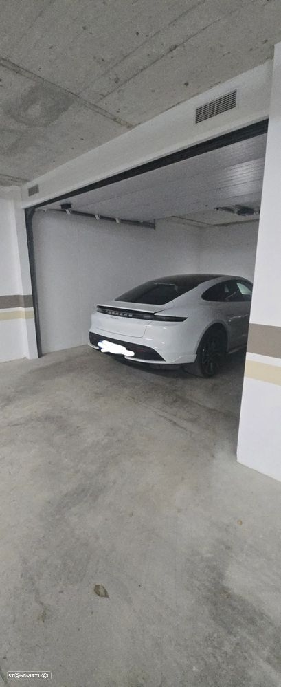 Porsche Taycan Standard - 38