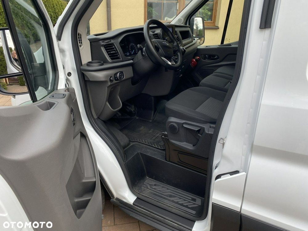 Ford Transit - 12