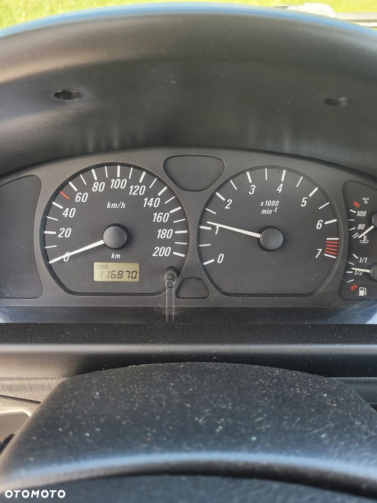 Opel Agila 1.2 16 V - 9