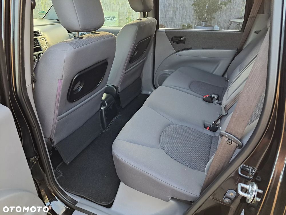 Hyundai Matrix 1.6 GLS - 17