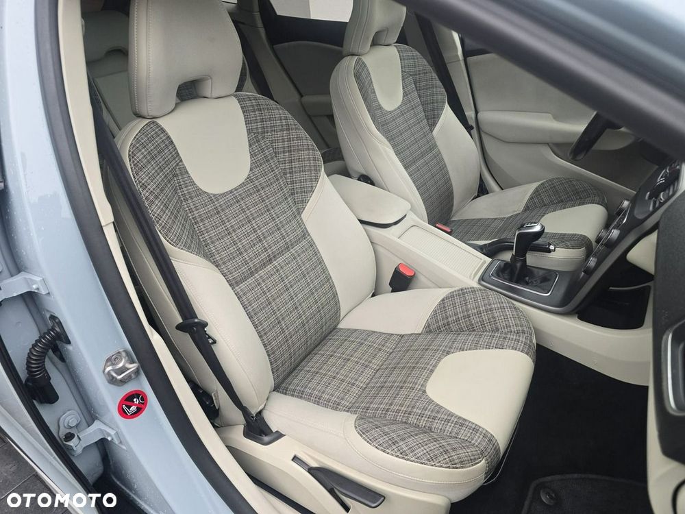 Volvo V40 Cross Country - 15
