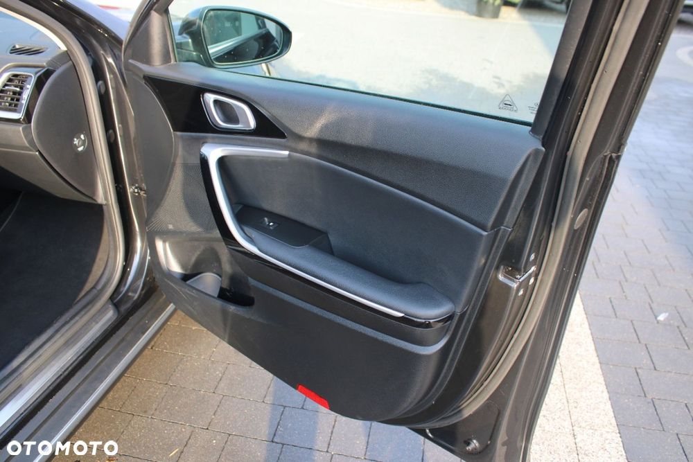 Kia XCeed - 27