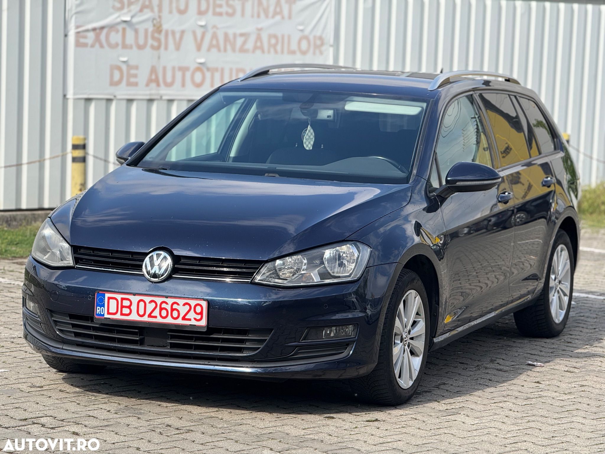 Volkswagen Golf 1.6 BlueTDI DSG Comfortline - 1