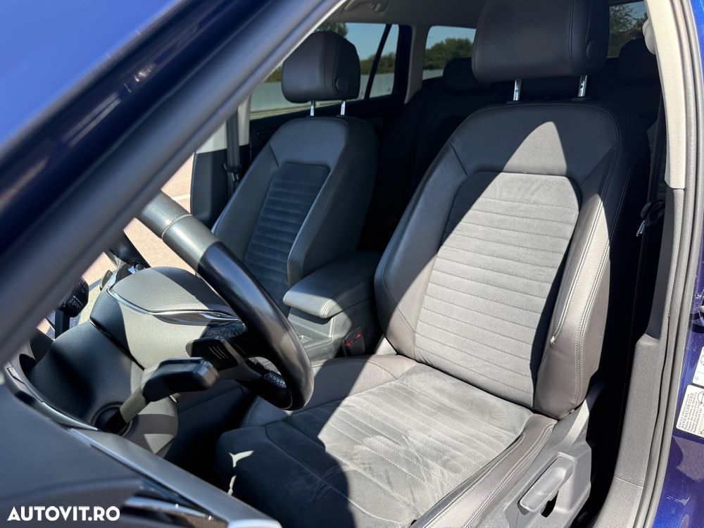 Volkswagen Passat Variant 2.0 TDI DSG 4Motion Highline - 32