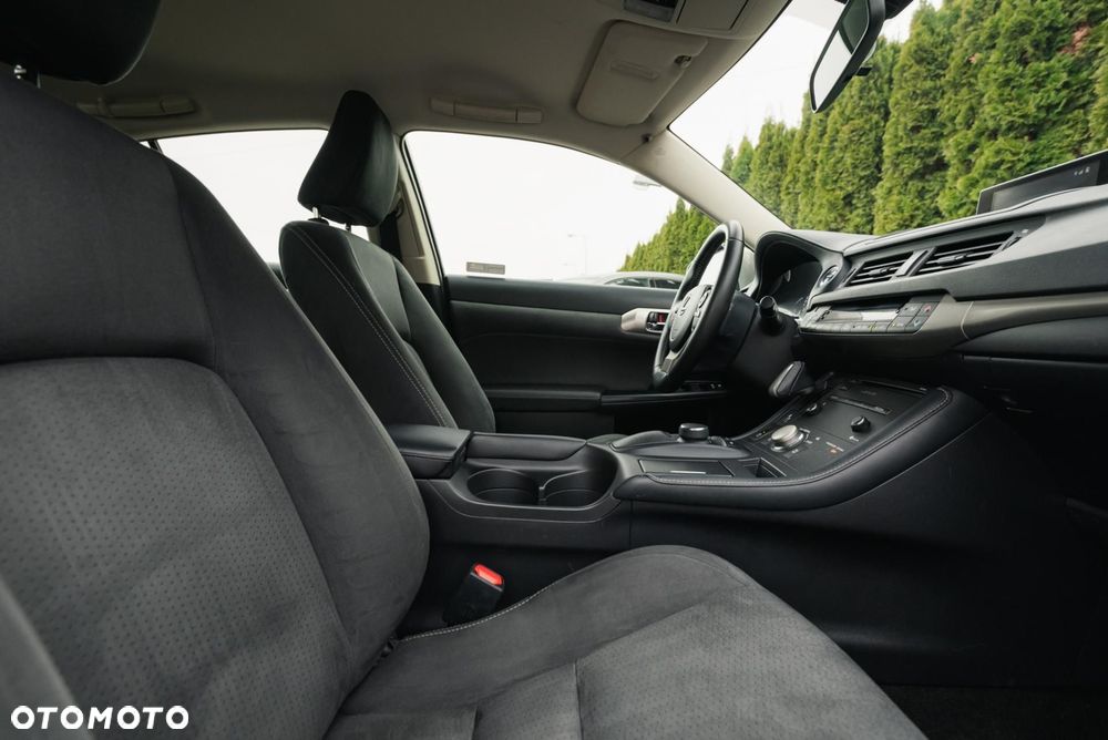 Lexus CT - 16