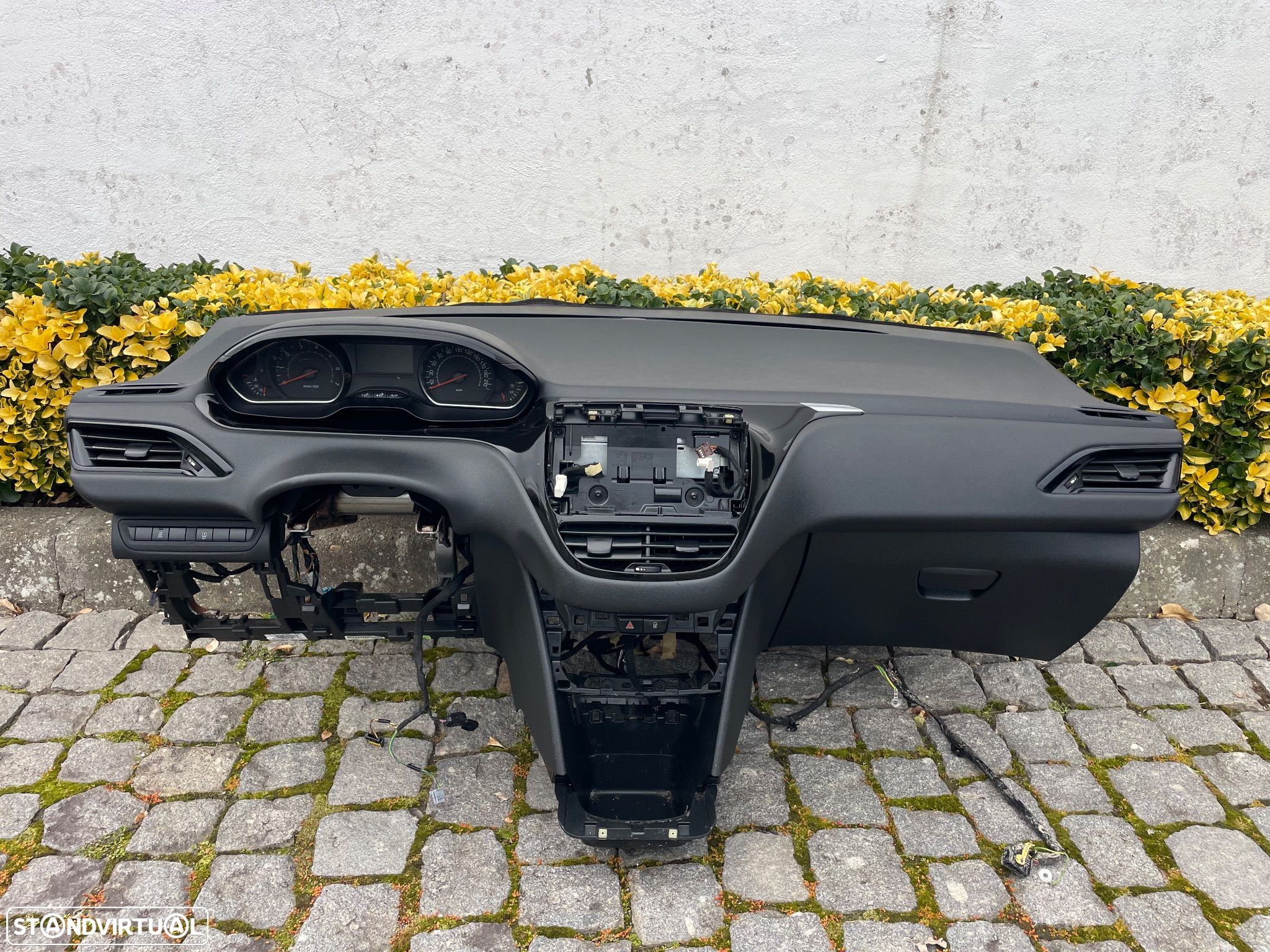 Peugeot 208 Tablier - 1