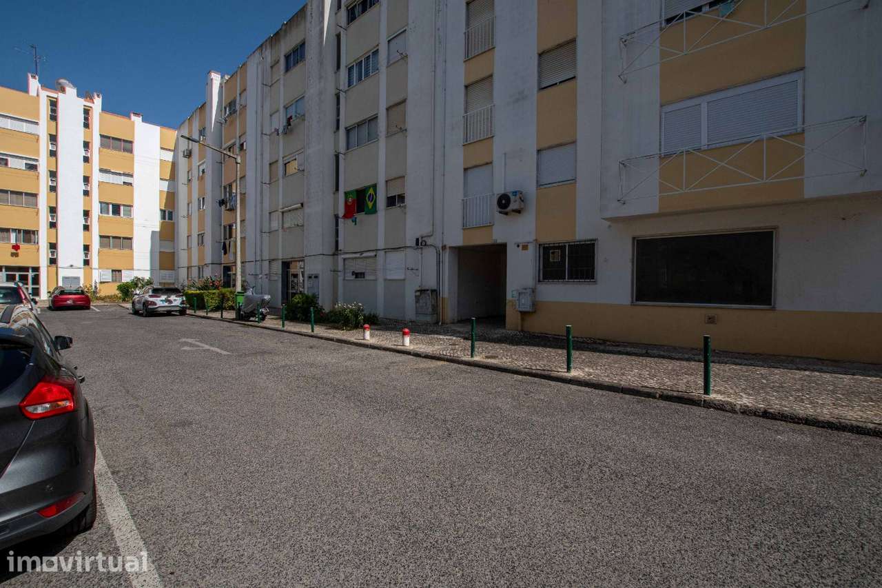 Apartamento T2 no Carregado, Alenquer | Arrendado até janeiro de 2027 - Grande imagem: 3/20