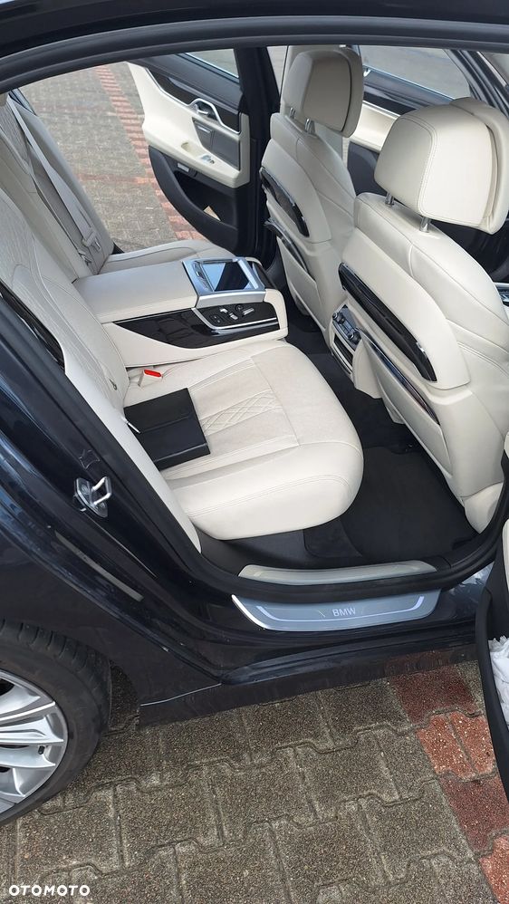 BMW Seria 7 740d xDrive - 11