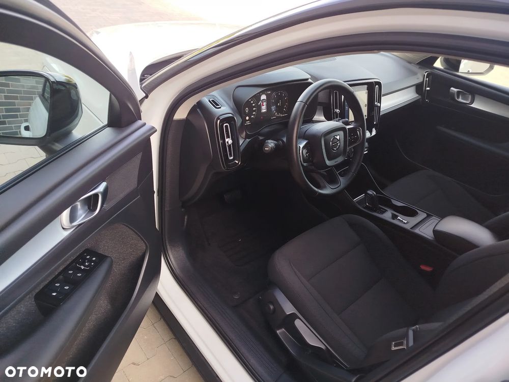 Volvo XC 40 T2 Plus Dark - 24