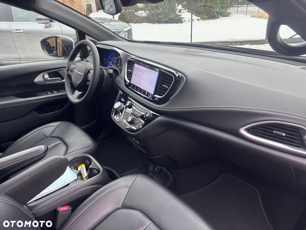 Chrysler Pacifica - 20