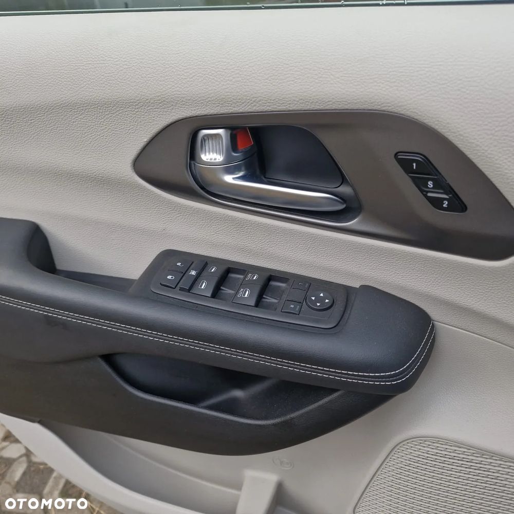 Chrysler Pacifica - 7