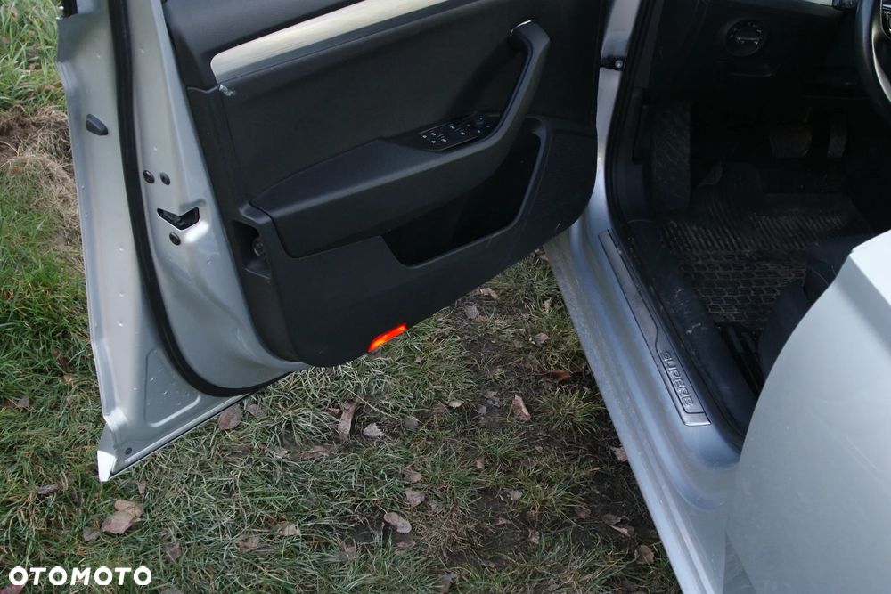 Skoda Superb 2.0 TDI Ambition DSG - 26