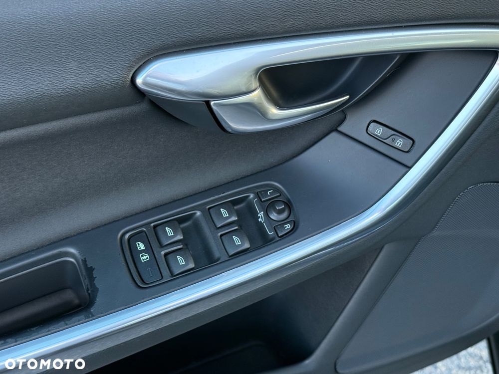 Volvo V60 T6 AWD Geartronic RDesign - 29