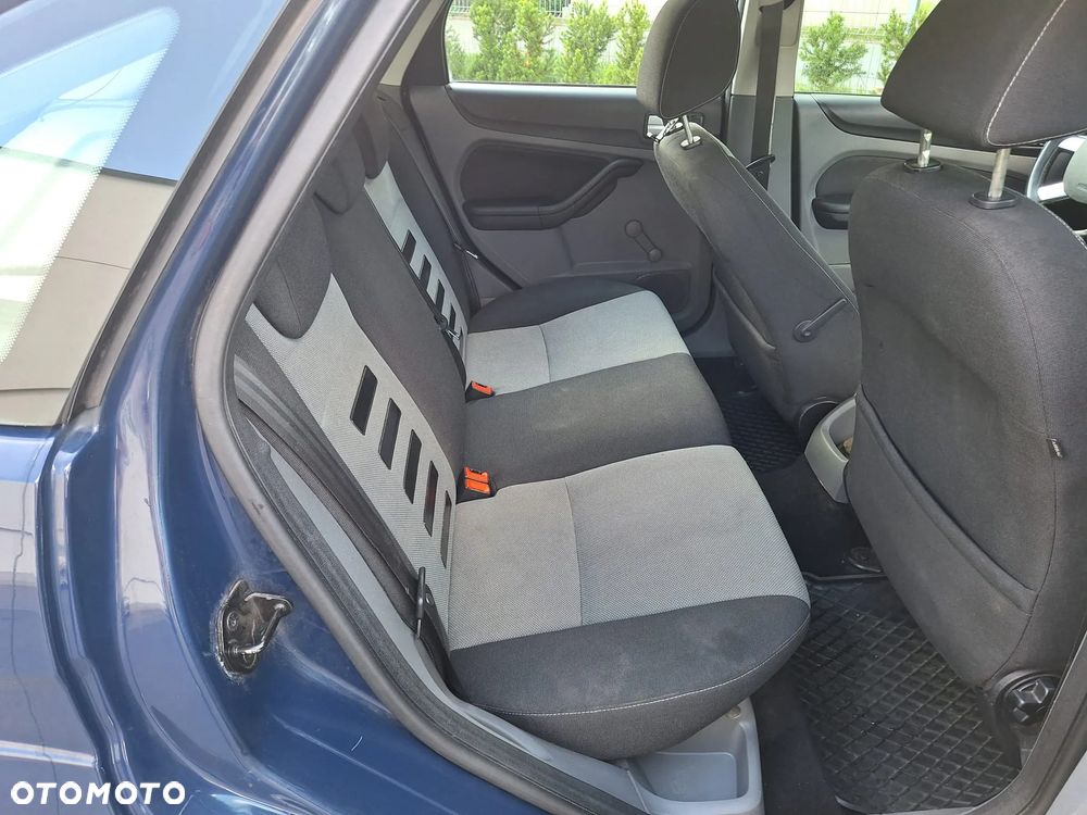 Ford Focus 1.8 Style - 31