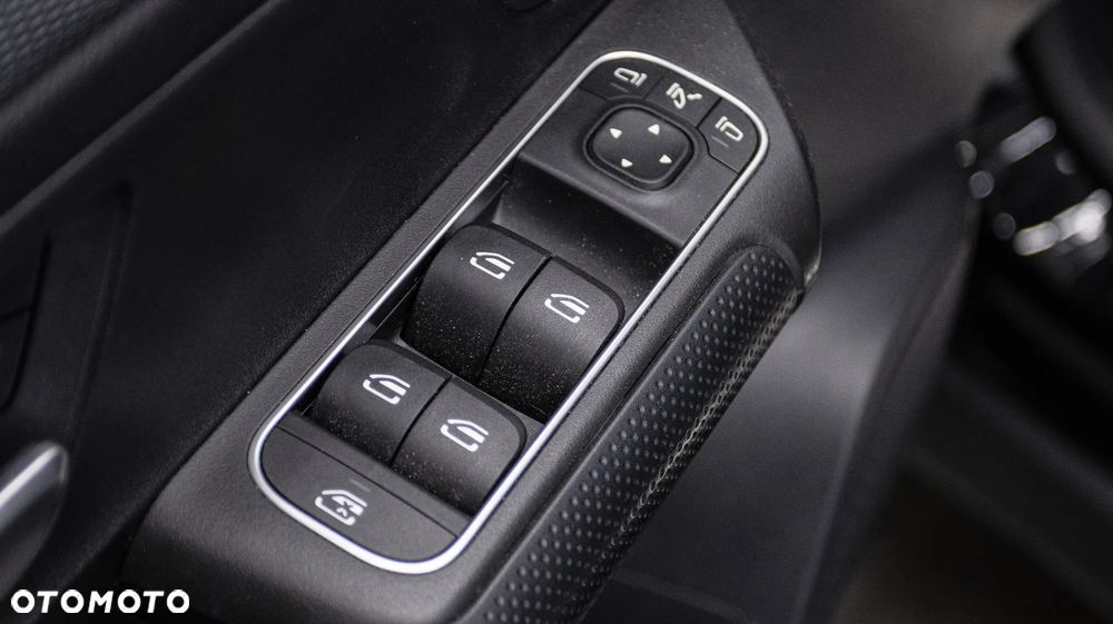 Mercedes-Benz GLB 200 7G-DCT - 34