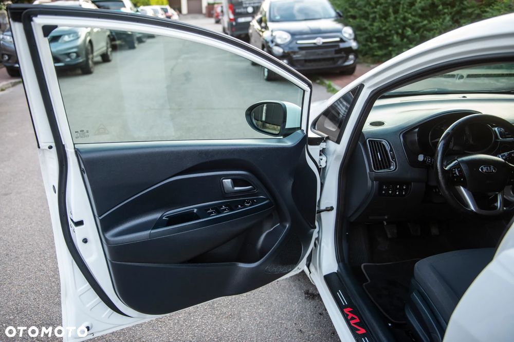 Kia Rio 1.2 Attract - 17
