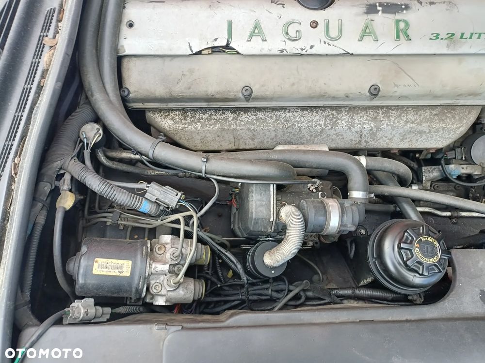 Jaguar XJ - 8