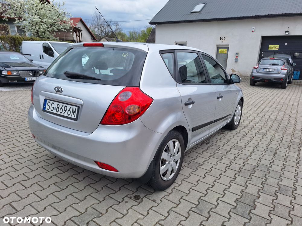 Kia Ceed - 25