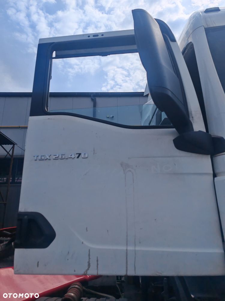 DRZWI KABINY PRAWE BEZ LUSTRA MAN TGX TG3 - 2