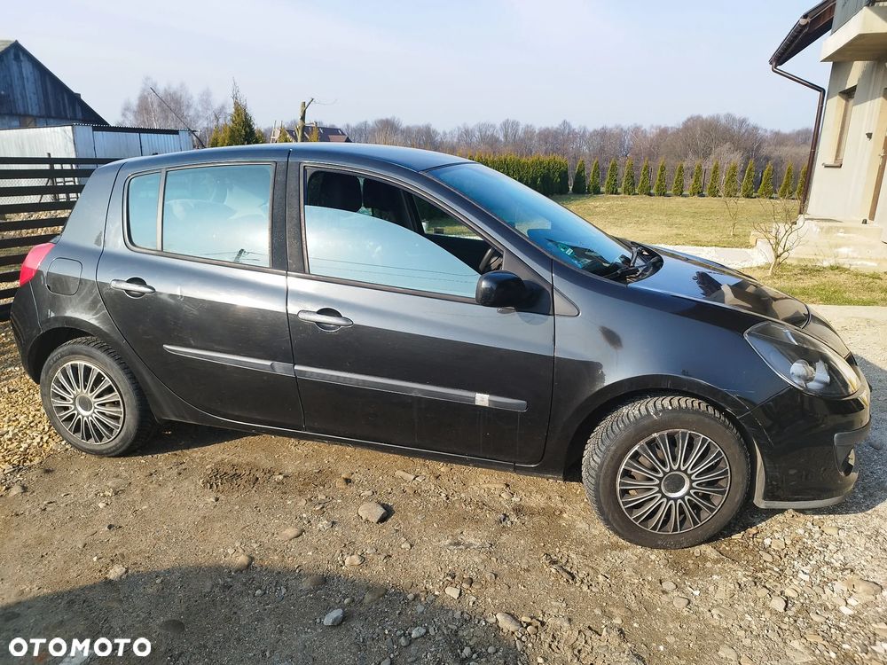 Renault Clio - 10