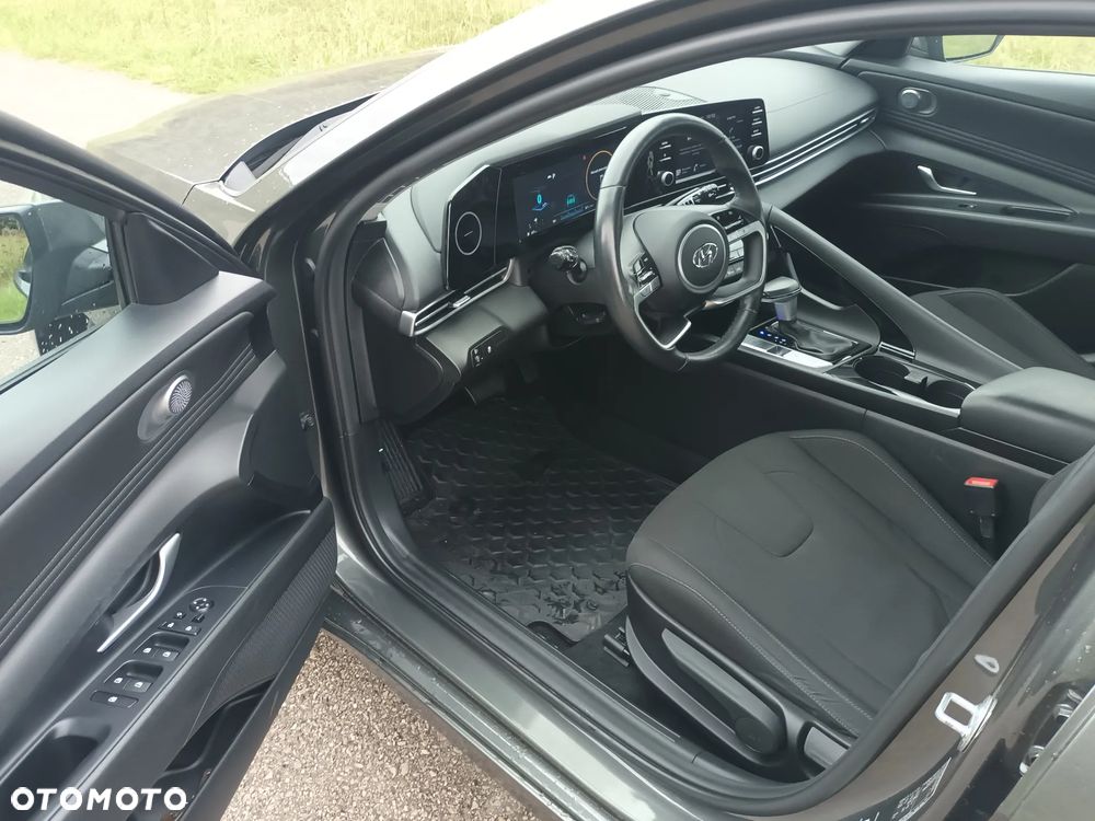 Hyundai Elantra 1.6 Smart CVT - 26