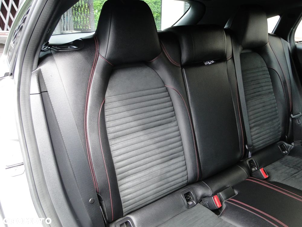 Mercedes-Benz CLA 200 7G-DCT AMG Line - 20