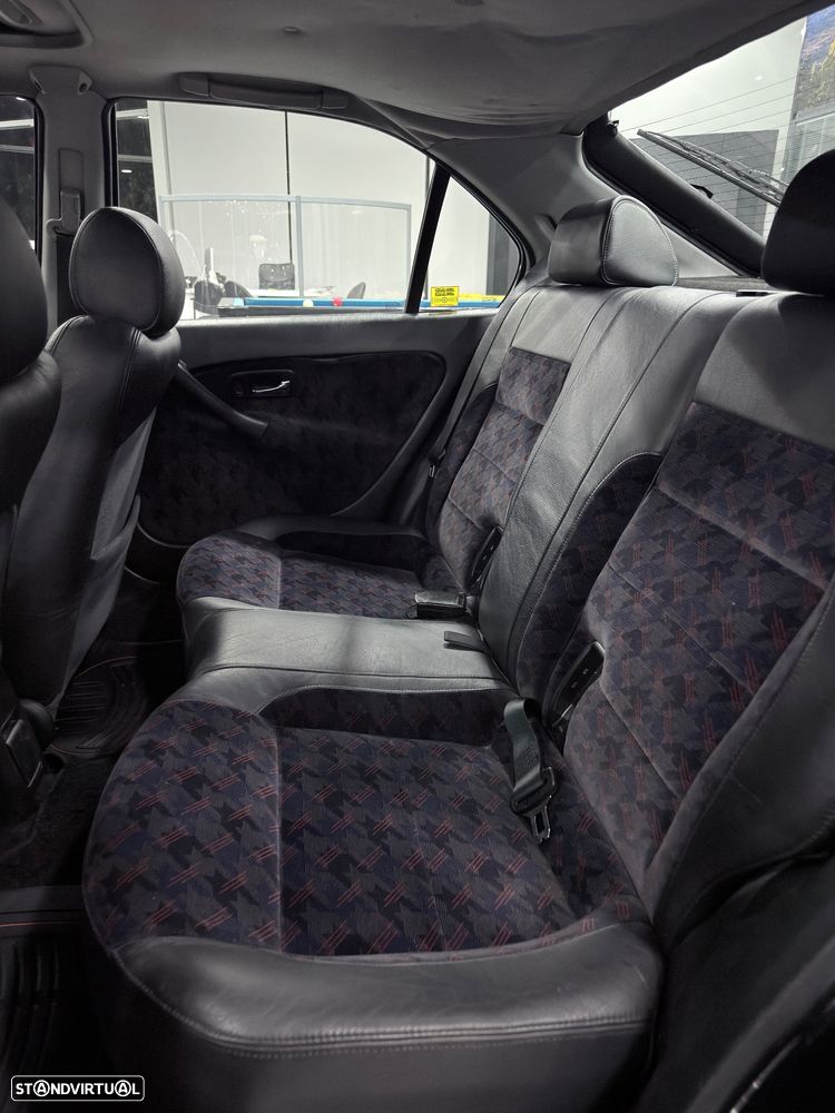 Honda Civic 1.8 VTi - 23