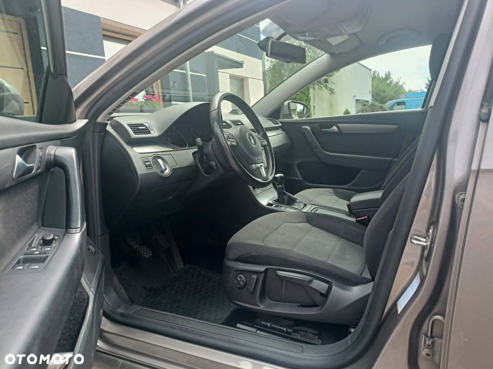Volkswagen Passat 2.0 Blue TDI SCR Comfortline - 9
