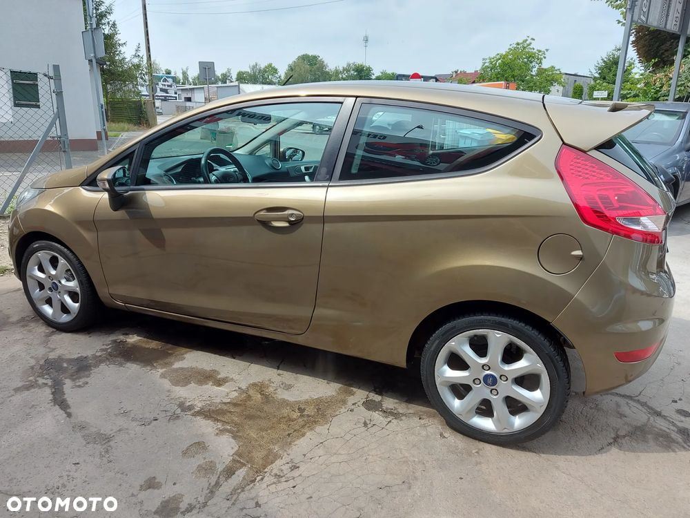 Ford Fiesta 1.4 Autom Champions Edition - 9