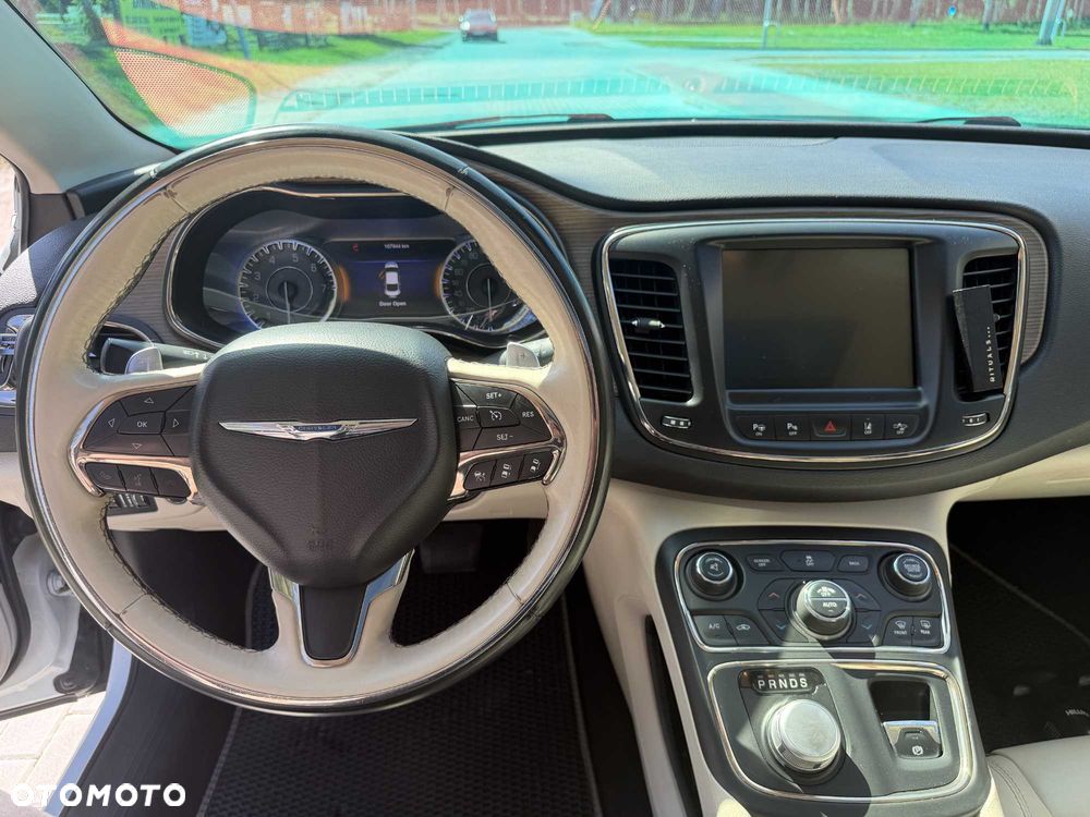 Chrysler 200 - 8