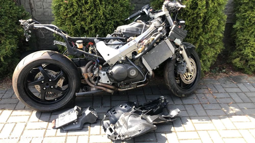 Honda VFR 800 V Tec felga wahacz chłodnica  dekiel rama