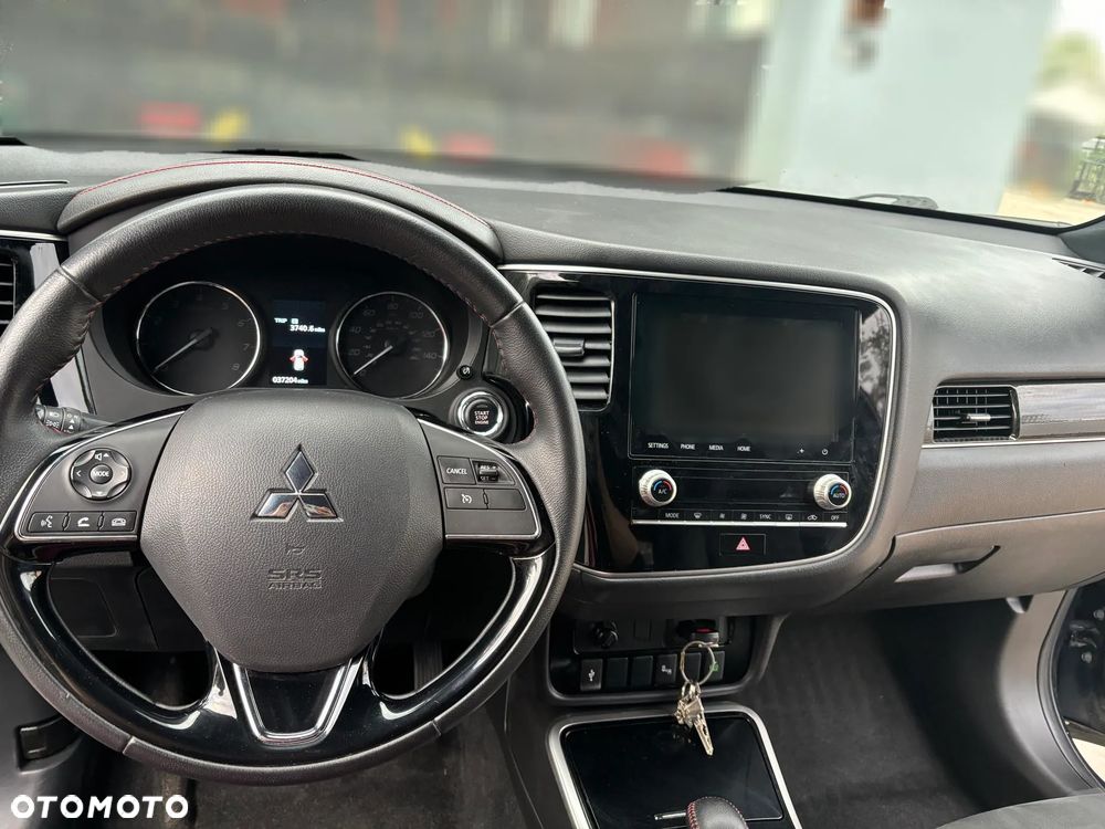 Mitsubishi Outlander - 13