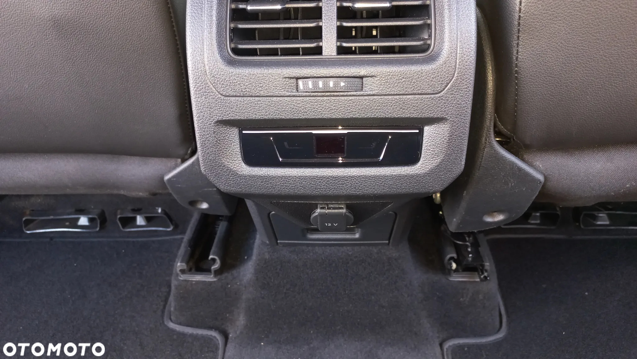 Volkswagen Touran - 27