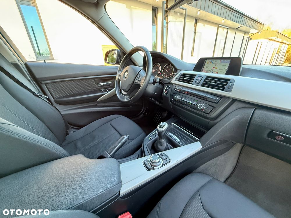 BMW Seria 3 316d - 23