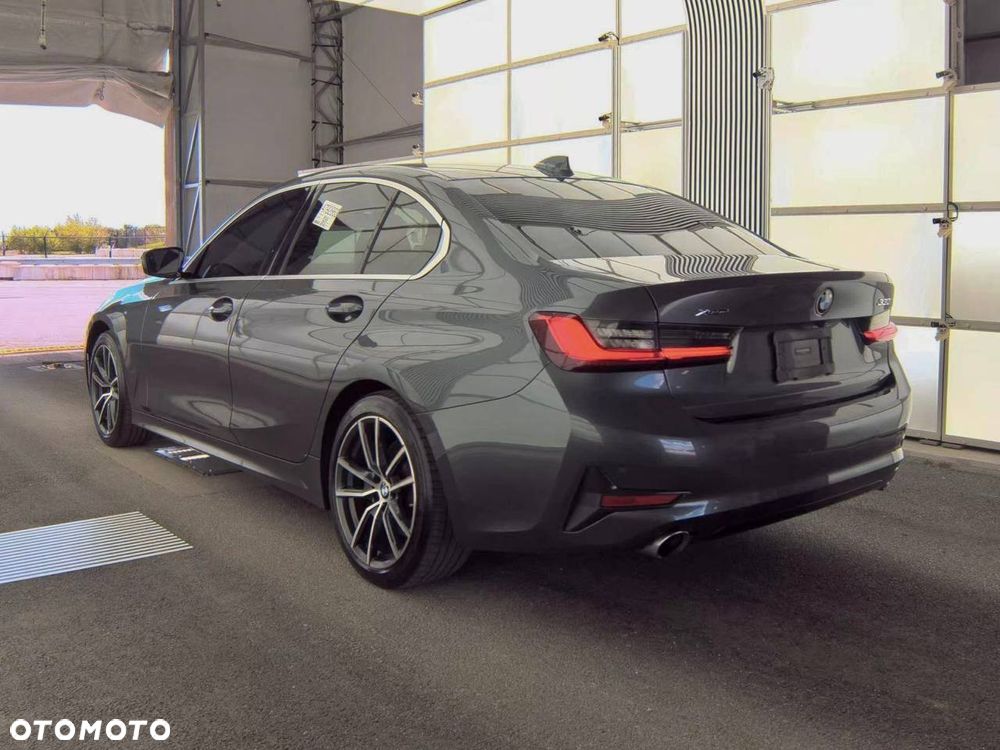 BMW Seria 3 330i xDrive Sport Line - 5