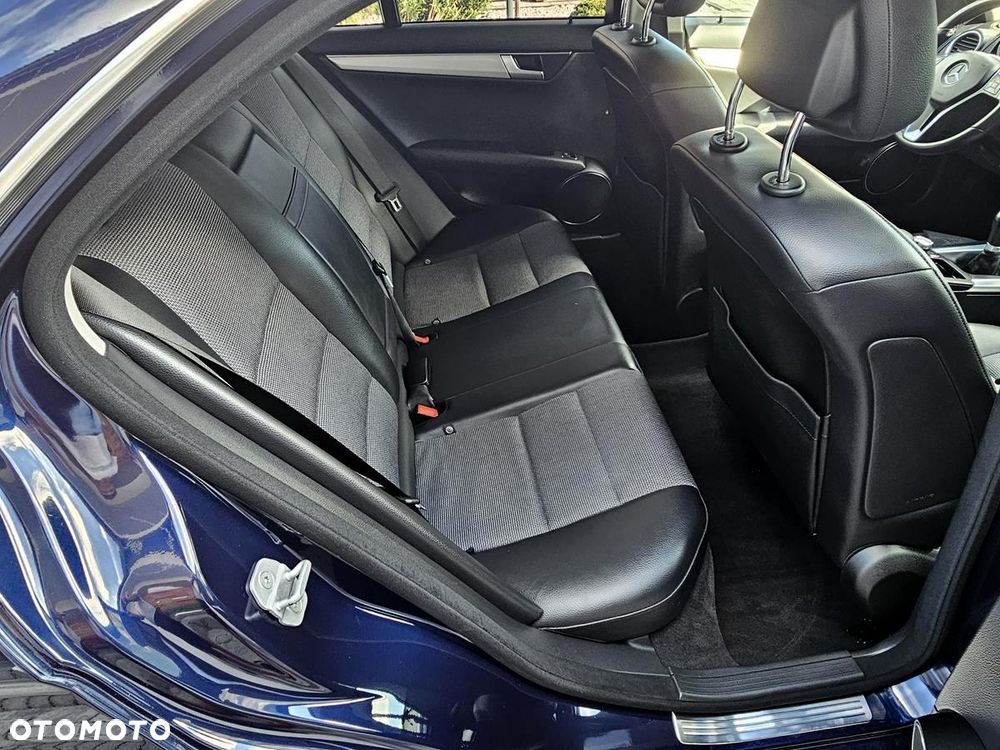 Mercedes-Benz Klasa C 180 CGI BlueEFFICIENCY Avantgarde - 20