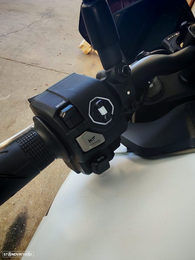 Honda Hornet 750 SP - 9