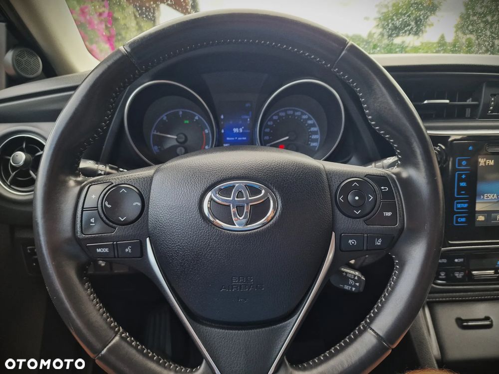 Toyota Auris 1.6 D-4D Prestige - 28
