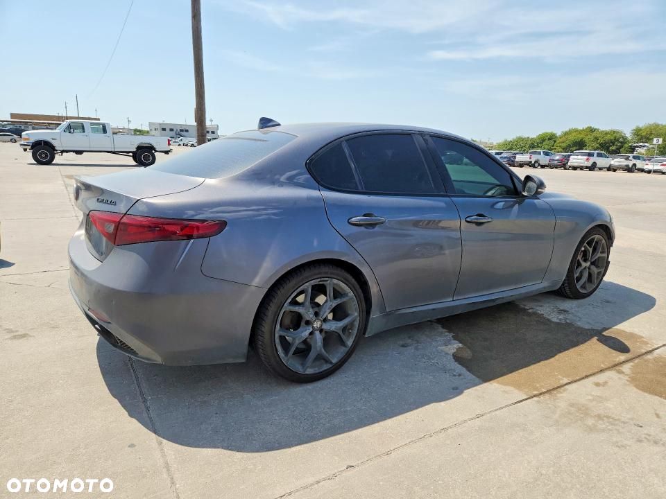 Alfa Romeo Giulia - 4