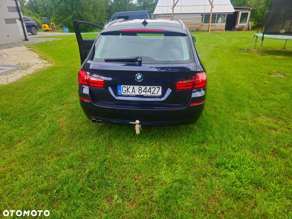 BMW Seria 5 525d xDrive - 23