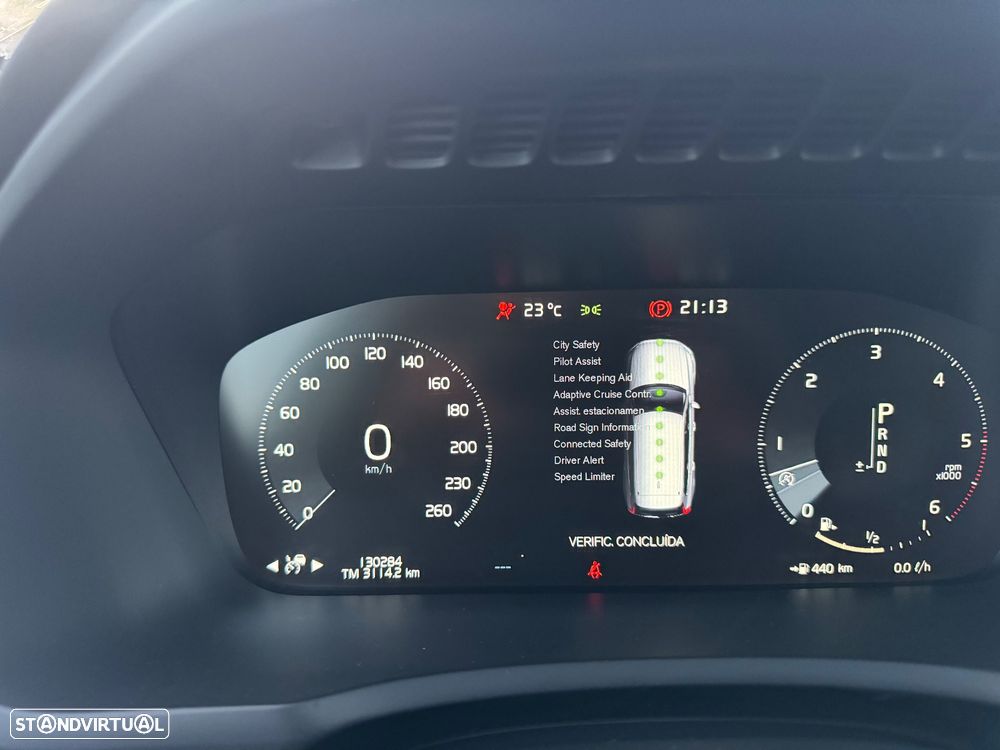 Volvo XC 90 2.0 D4 R-Design - 32