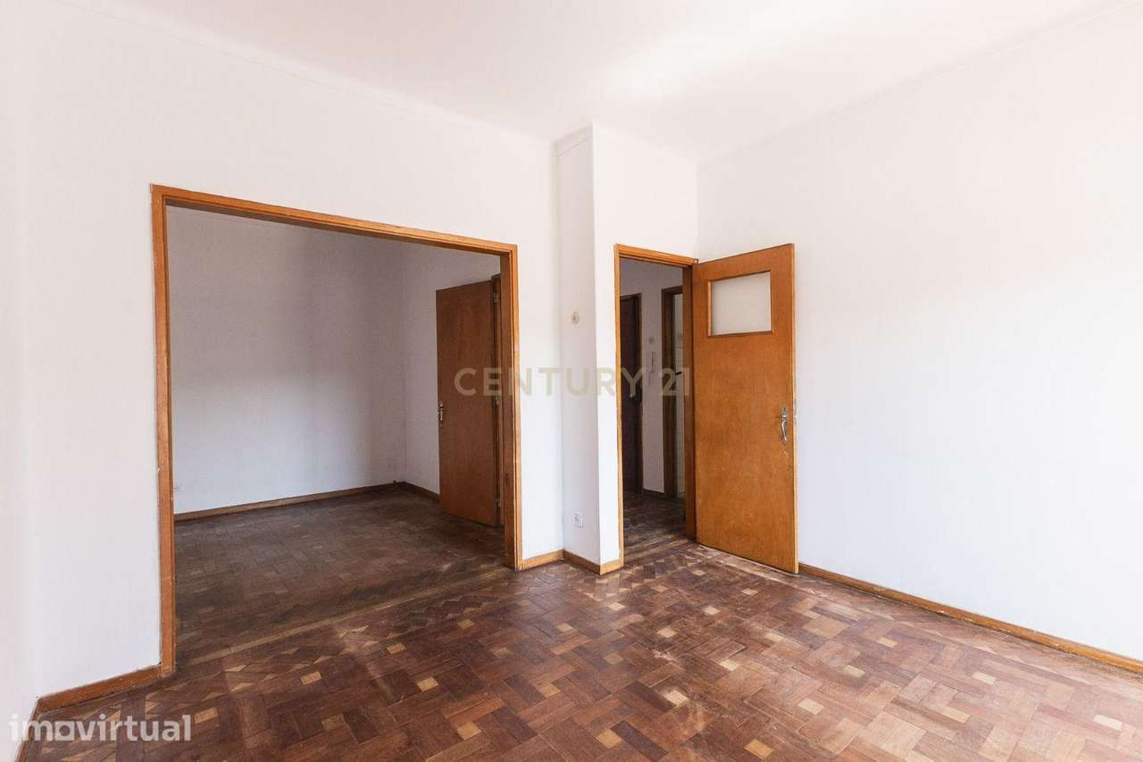 T2 com Sótão no Bairro Norton de Matos – Excelente Oportunidade para H - Grande imagem: 2/22